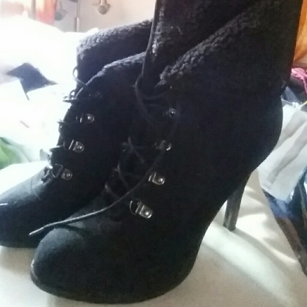 Shoes - Picture 3 of 4